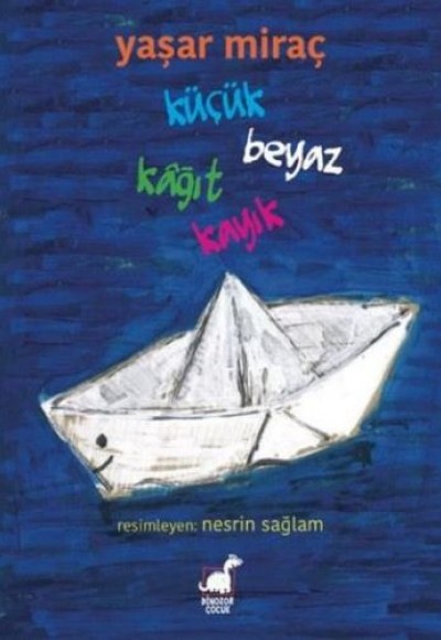 Küçük Beyaz Kağıt Kayık Küçük Beyaz Kağıt Kayık